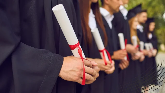 Anadolu Üniversitesi İktisat ve İşletme Fakülteleri Tarih Oluyor! Anadolu Üniversitesi İktisat ve İşletme Fakülteleri Tarih Oluyor!